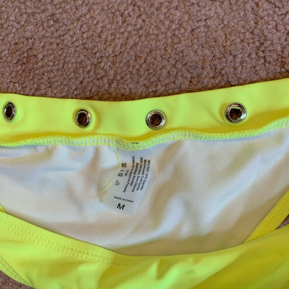 Bikini - Picture 4 of 4